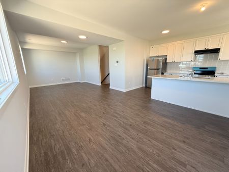 For Lease - 436 Patrick Street, North Grenville, Ontario - Photo 2