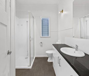 Renovated high set home close to city centre - Photo 6