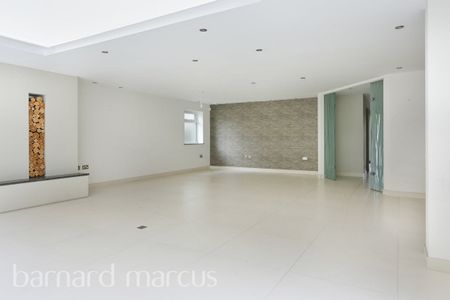 Woodlands Gardens, Epsom - Photo 3