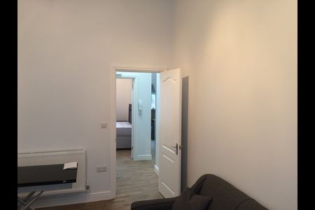 1 Bed Flat, Barons Court, W14 - Photo 5