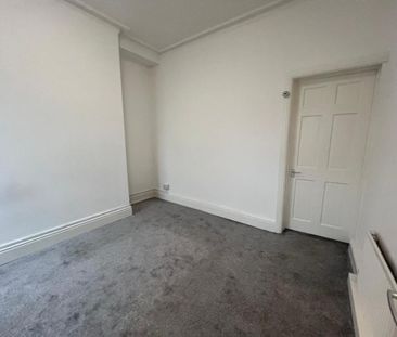 2 bedroom end of terrace house to rent - Photo 2