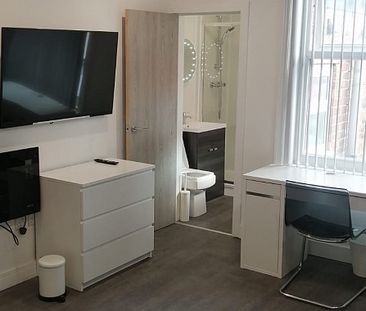 Cozy Studio Apartment on Popular Ecclesall Road - Photo 1