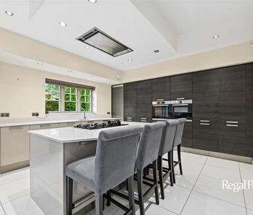 5 bedroom detached house to rent - Photo 2