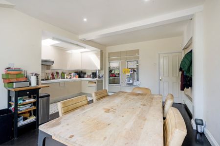 4 bedroom semi-detached house to rent - Photo 2