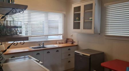 Bedsit in Kauri Point - Photo 2