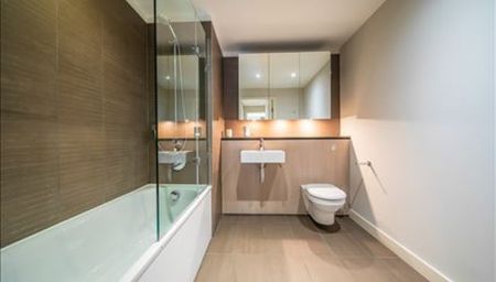 Three Bedroom Flat to rent in London - Photo 5