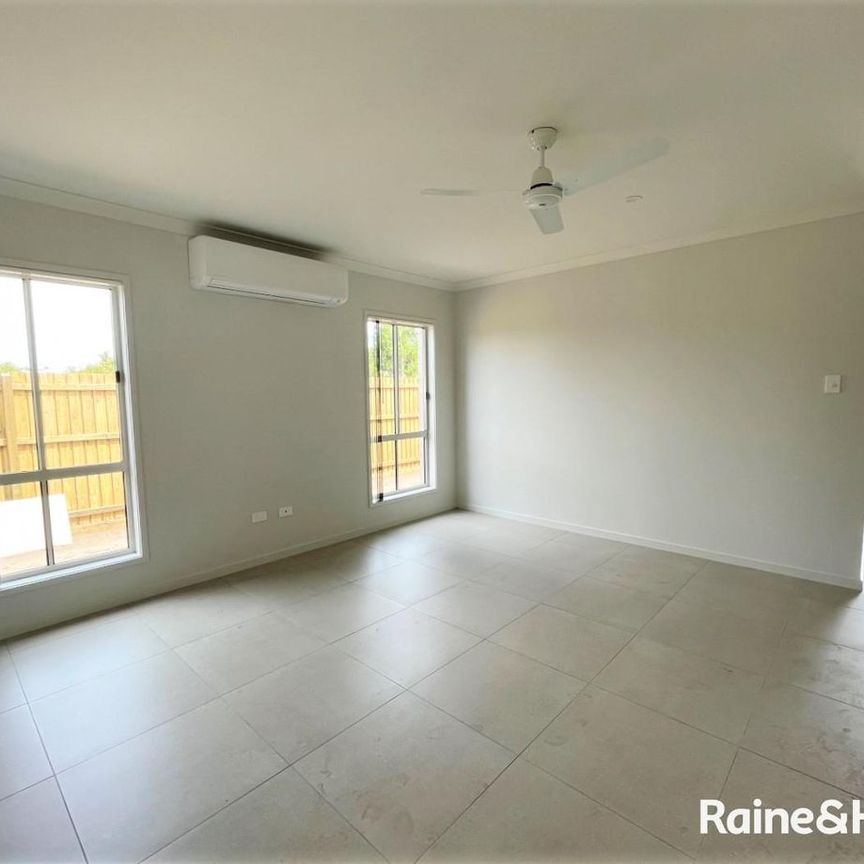 Walk to Urangan Pier - 4 Bedroom Home - Photo 1