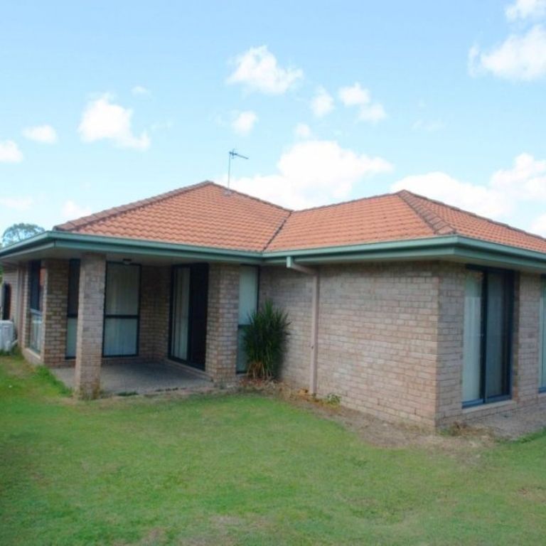 Stones throw to Coomera River - Photo 1