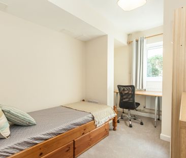 Valentia Road, Headington - Photo 2