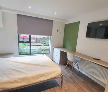 Standard Studio Penthouse Sixth Floor - Photo 2