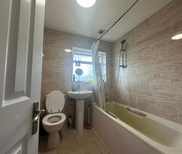 Long Drive, London, W3 7PJ - Photo 2