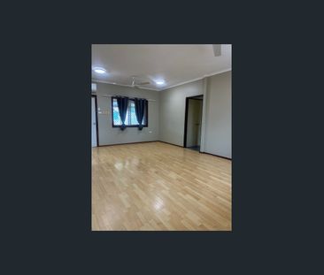 Charming 3 Bedroom Home! - Photo 3