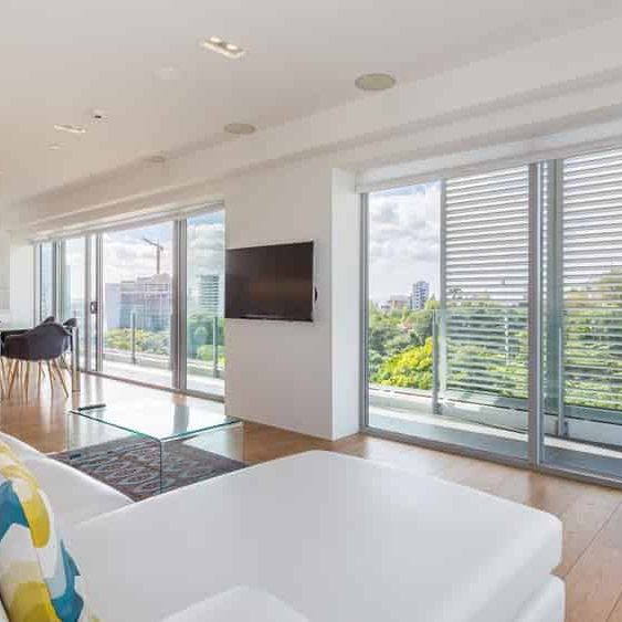 EXECUTIVE PARKSIDE RESIDENCE - Photo 1