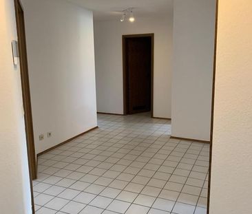 Helle, geräumige 3 Zimmerwohnung mit Balkon und Waschkeller - Foto 1