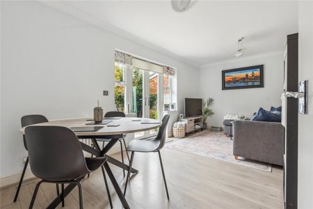 4 bedroom semi-detached house to rent - Photo 3