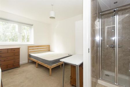 4 bedroom flat to rent - Photo 3