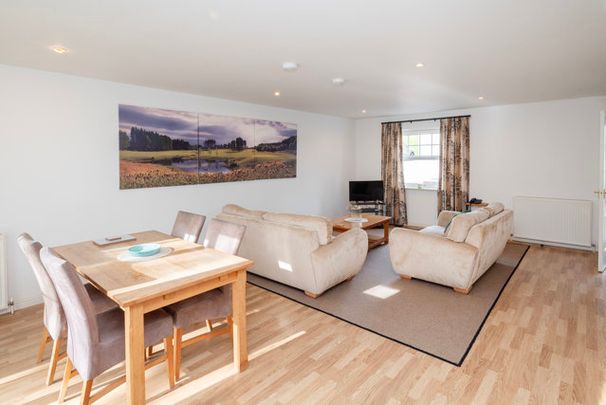 3 Queens Court, AB31 4GD, Banchory - Photo 1