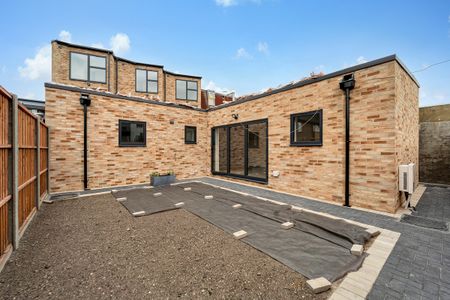 Staines Road, Feltham, TW14 - Photo 3