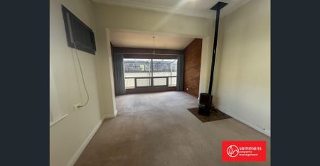 UPDATED FAMILY HOME - AMAZING LOCATION - MARRYATVILLE HIGH SCHOOL ZONED - Photo 2