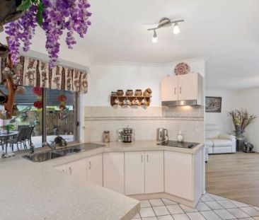 Nestled in one of Carrara's peaceful and family-friendly street, th... - Photo 2