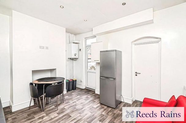 4 bedroom terraced house to rent - Photo 1