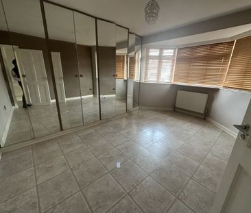 St. Marys Avenue North, Middlesex, UB2 - Photo 3