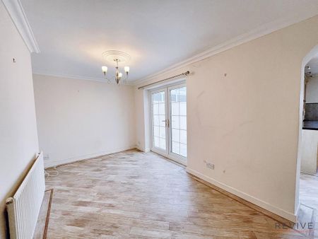 3 bedroom semi-detached house to rent - Photo 2