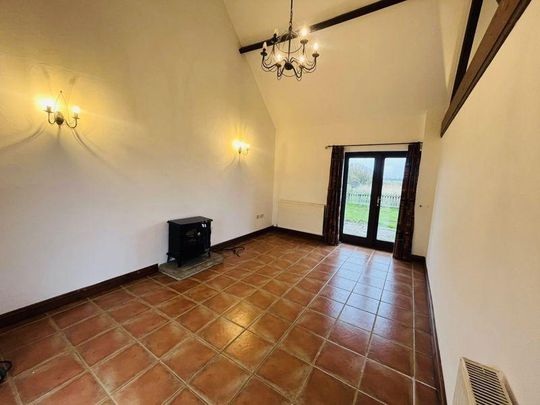 3 bedroom barn conversion to rent - Photo 1