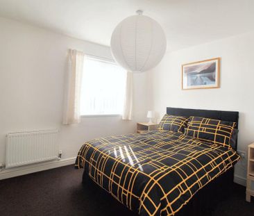 2 bedroom flat to rent - Photo 6