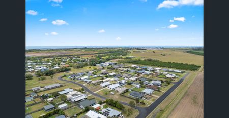 Coastal Lifestyle Awaits in Time for Christmas - Photo 4