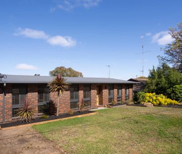 Beautifully Presented 4-Bedroom Home in a Quiet, Central Location - Photo 1