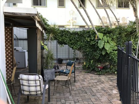 Studio Apartment In The City With A Pool - Photo 4