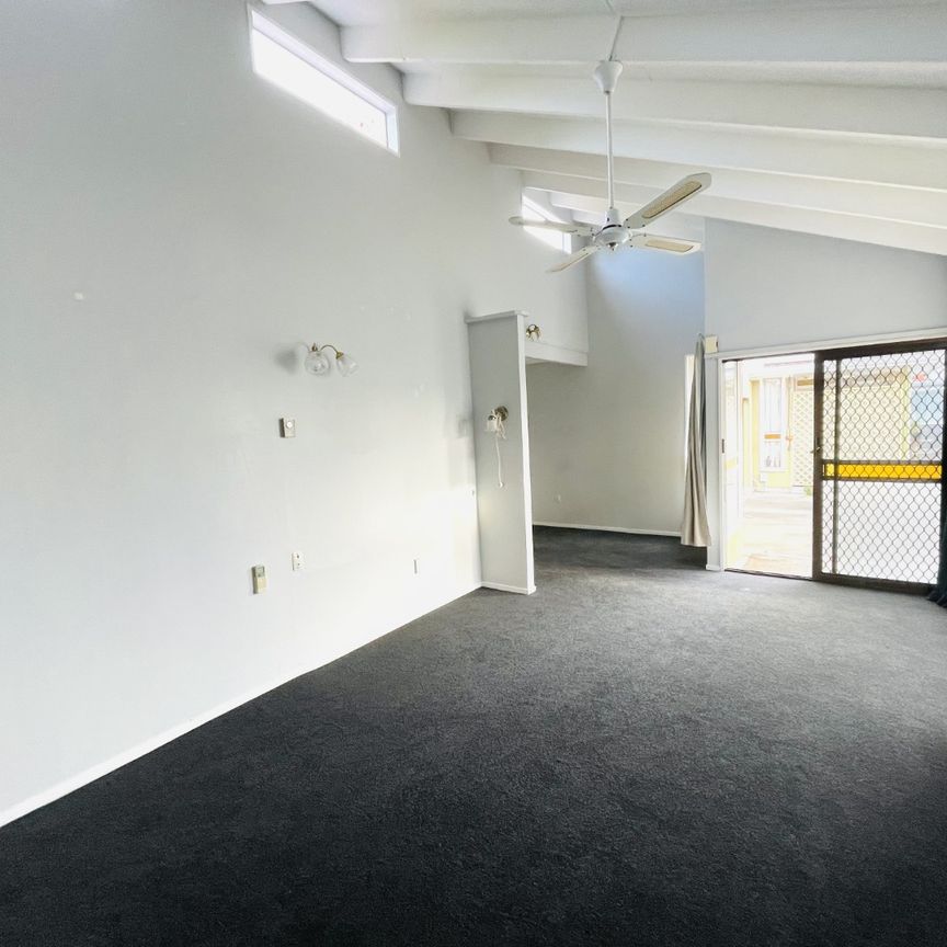 Hastings Street North, Mayfair - Photo 1