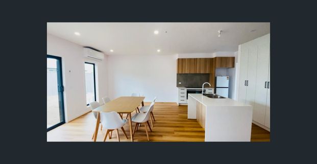 Private Ensuite Room with Courtyard - Utilities Included | From $325/week - Photo 1
