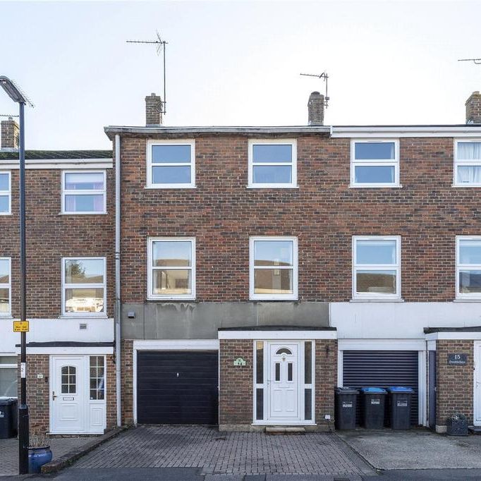 4 bedroom terraced house to rent - Photo 1