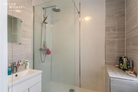 4 bedroom terraced house to rent - Photo 3