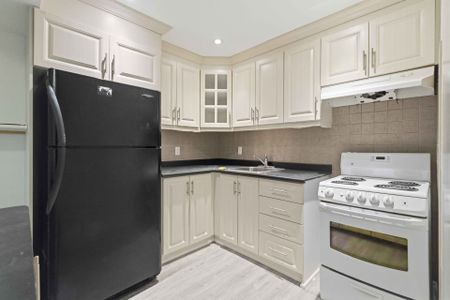 For Lease - 3438 The Credit Woodlands Road, Mississauga, Ontario - Photo 5