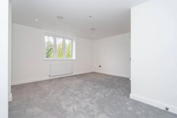 4 bedroom terraced house to rent - Photo 1