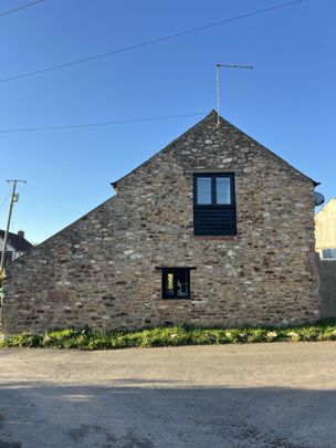 Two Bedroom Detached Barn Conversion For Rent in Fabulous Location in Taunton - Photo 1
