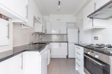 4 bedroom flat to rent - Photo 3