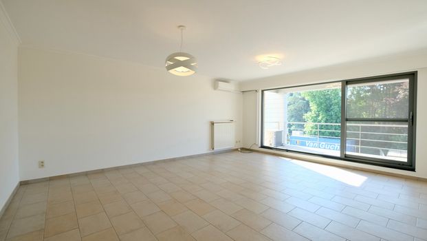 Ruim appartement in Kruibeke-centrum - Photo 1