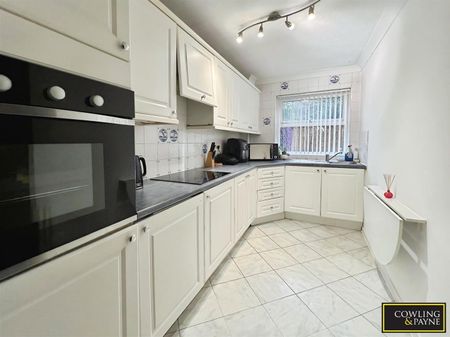 HOLLY HOUSE, BRENTWOOD - Photo 4