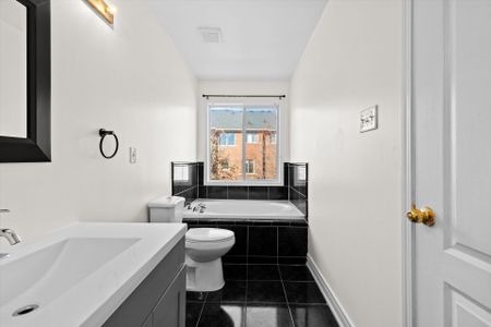 For Lease - 1419 Weir Chase, Mississauga, Ontario - Photo 3