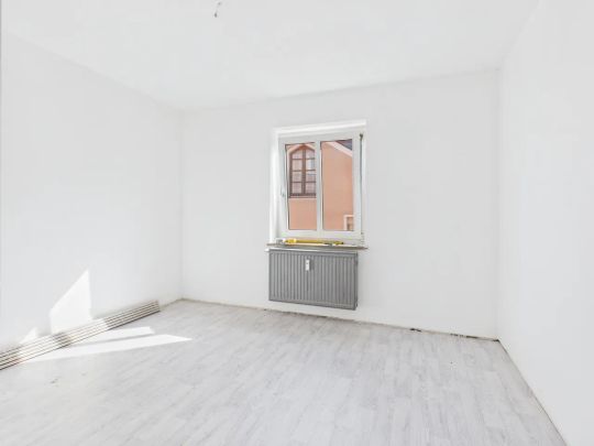 Geräumige 3-Zimmer-Wohnung in älterem Gebäude inmitten des Marktes Kösching, direkt am Marktplatz! - Foto 1