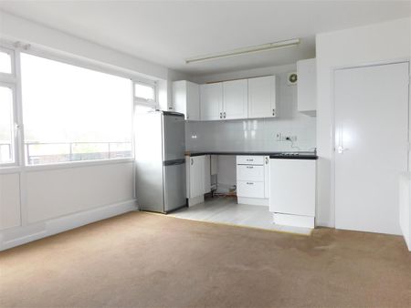 St. Nicolas Park Drive, Nuneaton - Photo 2