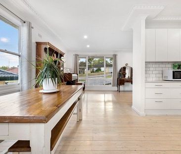 SPACIOUS 4 BEDROOM HOME IN BEAUTIFUL KILABEN BAY - Photo 2