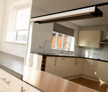 3 bedroom semi-detached house to rent - Photo 6