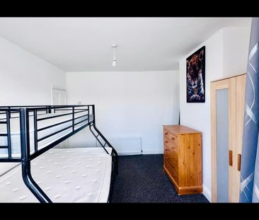 4 Bed Terraced House, Movers Lane, IG11 - Photo 6