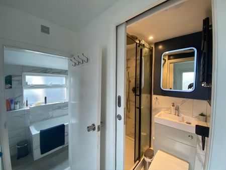 Room in a Shared House, Dagnall Park, SE25 - Photo 4