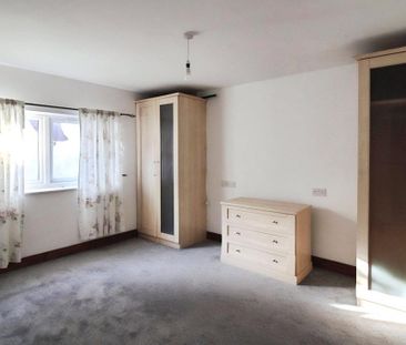 3 bedroom flat to rent - Photo 4